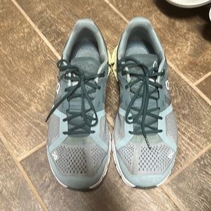 On running shoes 7.5